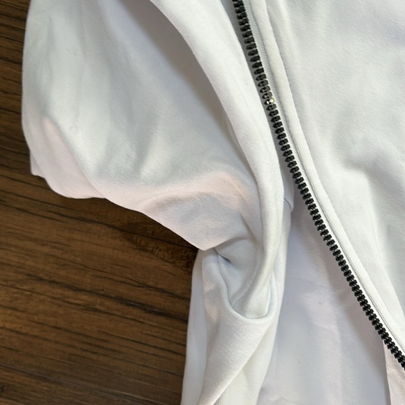 ALO yoga zip jacket with mesh detail. - Picture 3 of 7